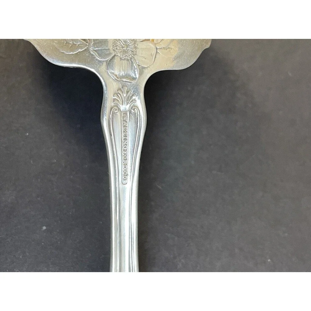 Antique Wallingford Co Silver Plate Gravy Ladle Floral Pattern